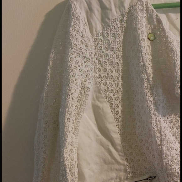 White lacey jacket - Picture 3 of 3